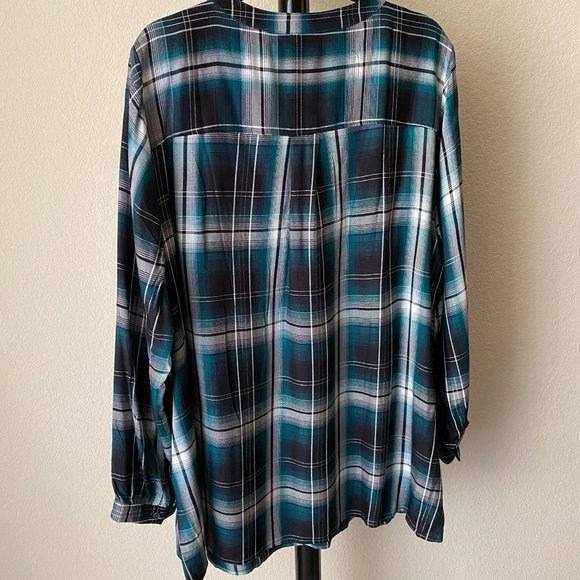 Lane Bryant, Plaid Oversized Long Sleeve Button Down, Size 22/24 - Picture 4 of 8